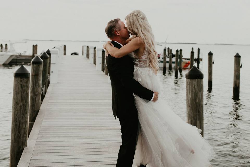Kiss on the dock