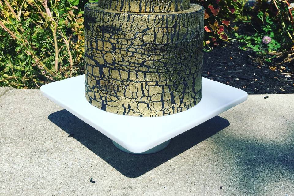 Modern crackle cake