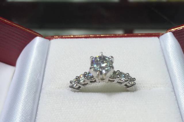 Parwin Jewelry