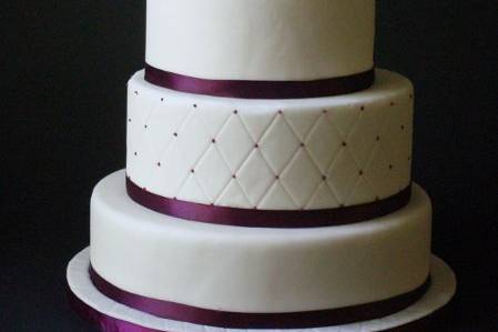 Romantic Burgundy and gold | Burgundy wedding cake, Wedding cakes maroon,  Wedding cakes