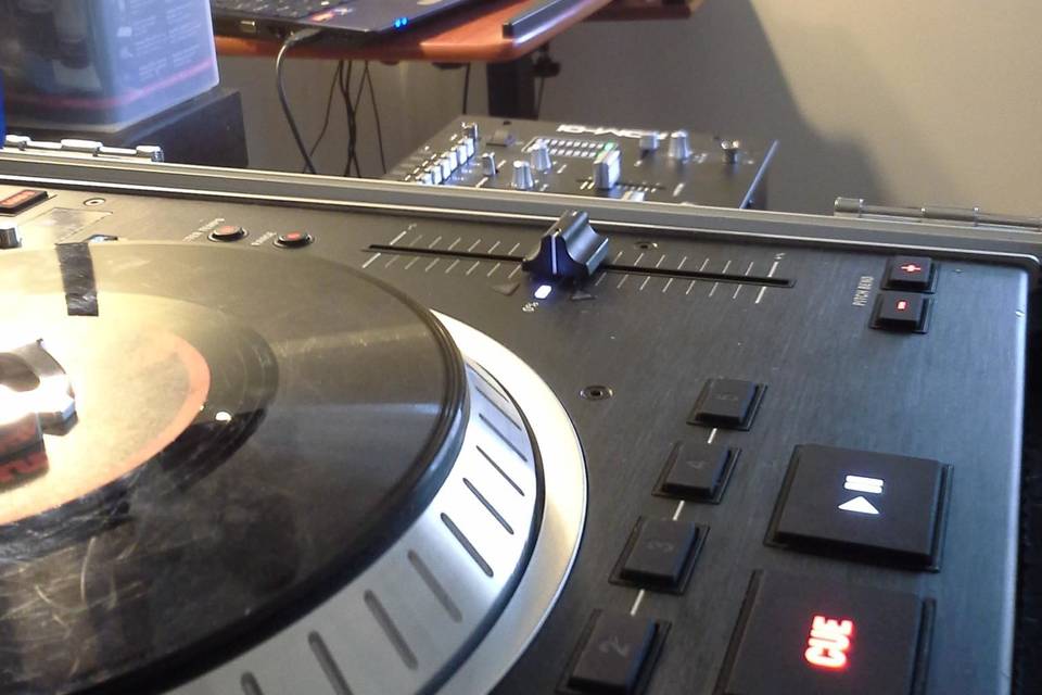 DJ equiments