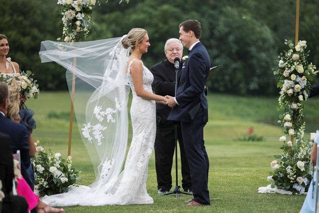 Wind picks up, rain is coming