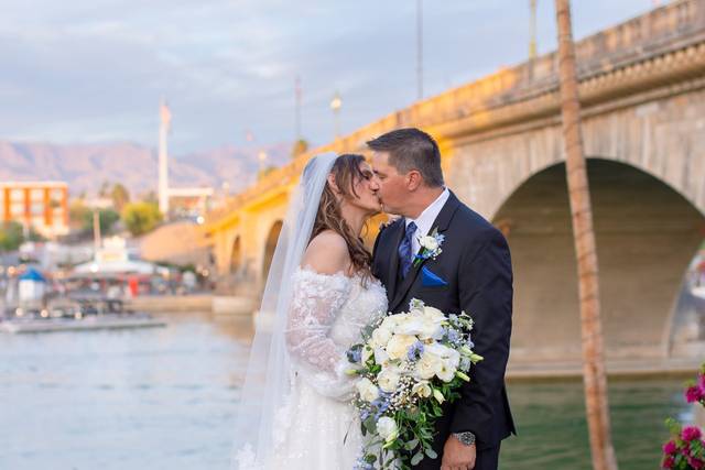 B&G in front of London Bridge