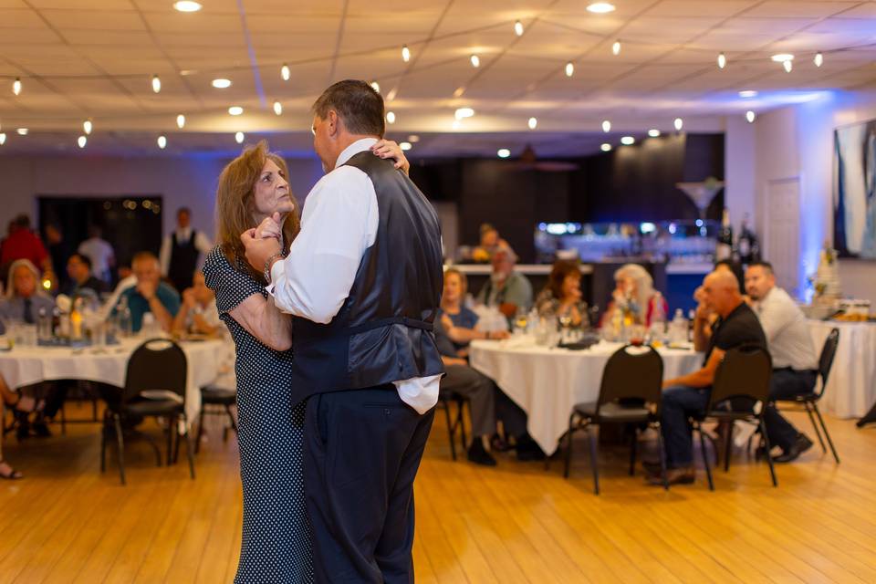 Mother/son dance