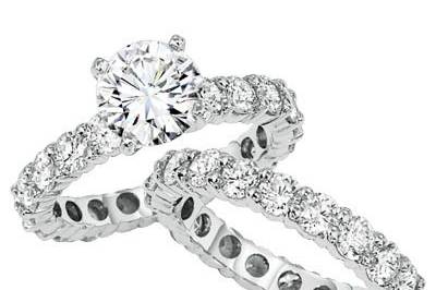 Round cut diamond ring