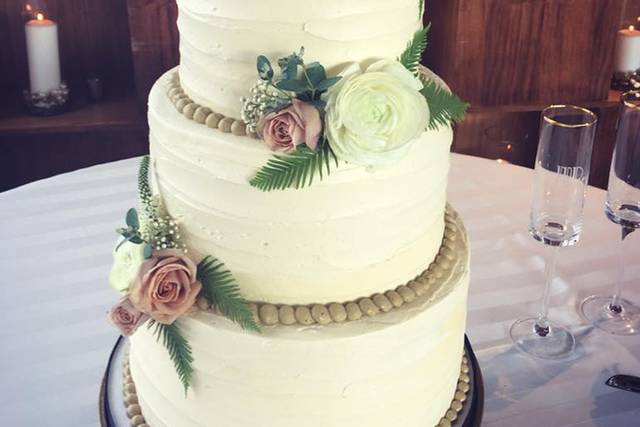 Another letter cake stunner 😍😍 always a great focal point for a dessert  table! @cas_cakery letter template Shades of @colour.mill dusk | Instagram