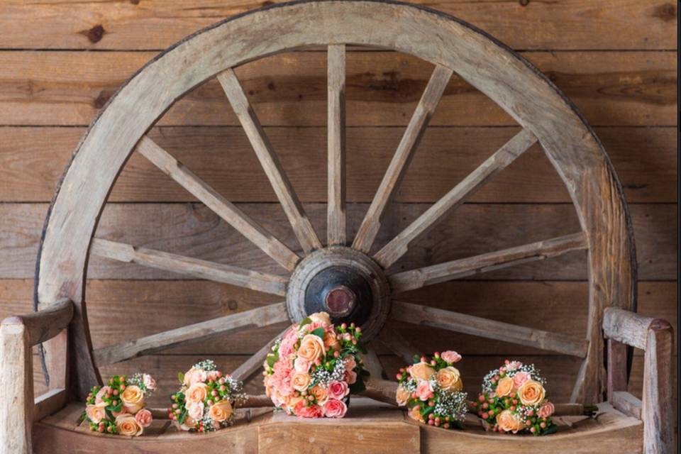 Wagon Wheel Seat for Bride and