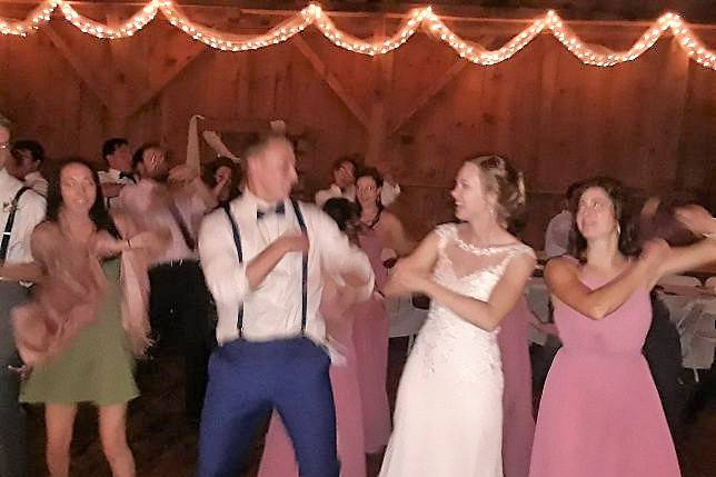 Even our Brides & Grooms DANCE