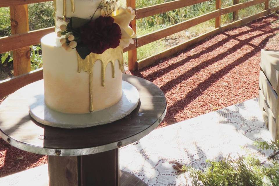 Petite Wedding Cake w/Gold