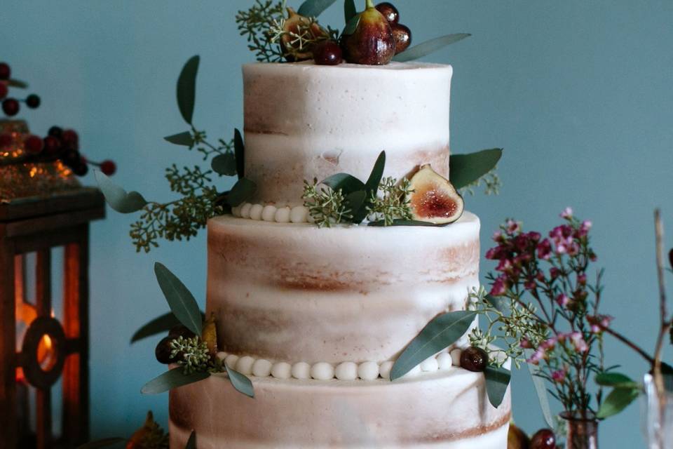 3-cake-Ann-Designer-Cakes - Absolutely Weddings