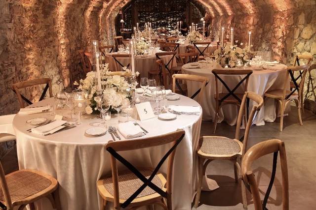 Indoor wedding dinner