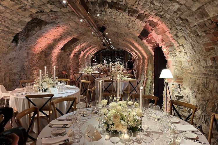 Indoor wedding dinner