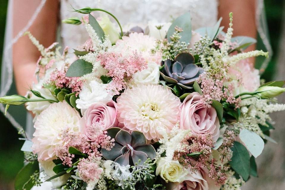 Soft pink for a rustic wedding