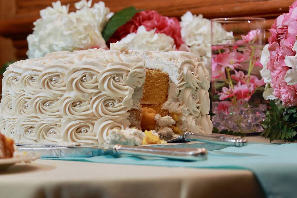 Wedding cake cut