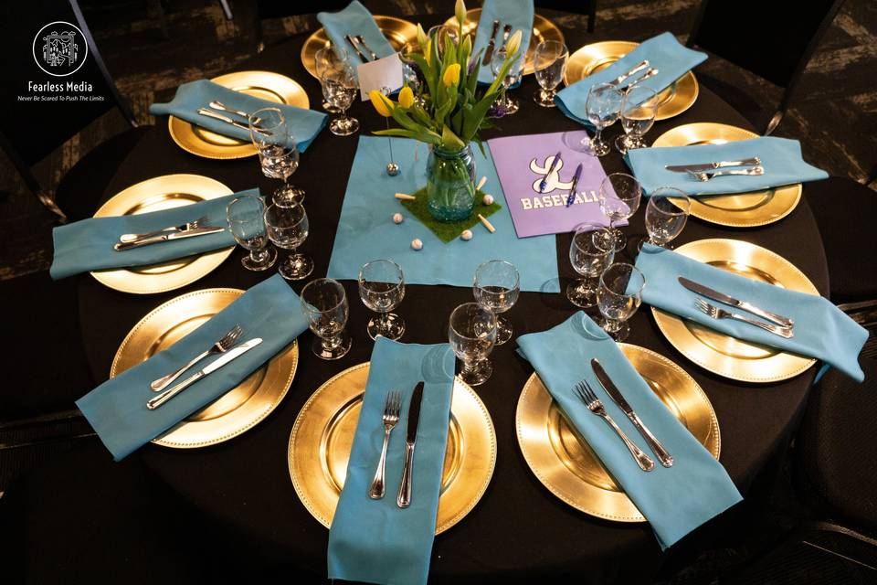 Gold and blue tablescape