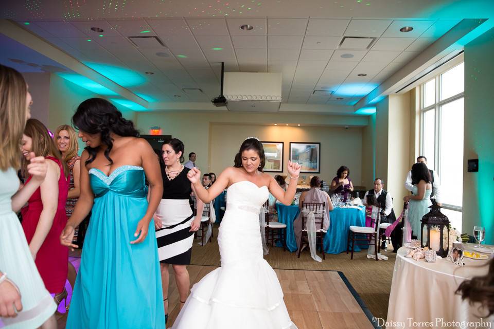 Bride in her mermaid dress