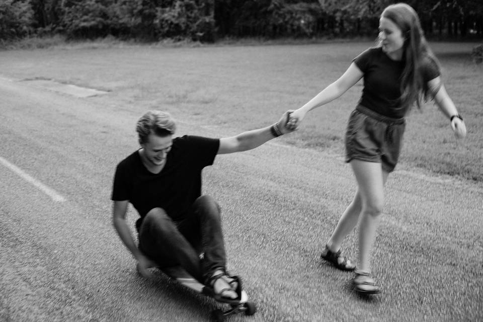 Skateboard sweethearts