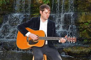 Jonathan Ellington Guitarist & Singer