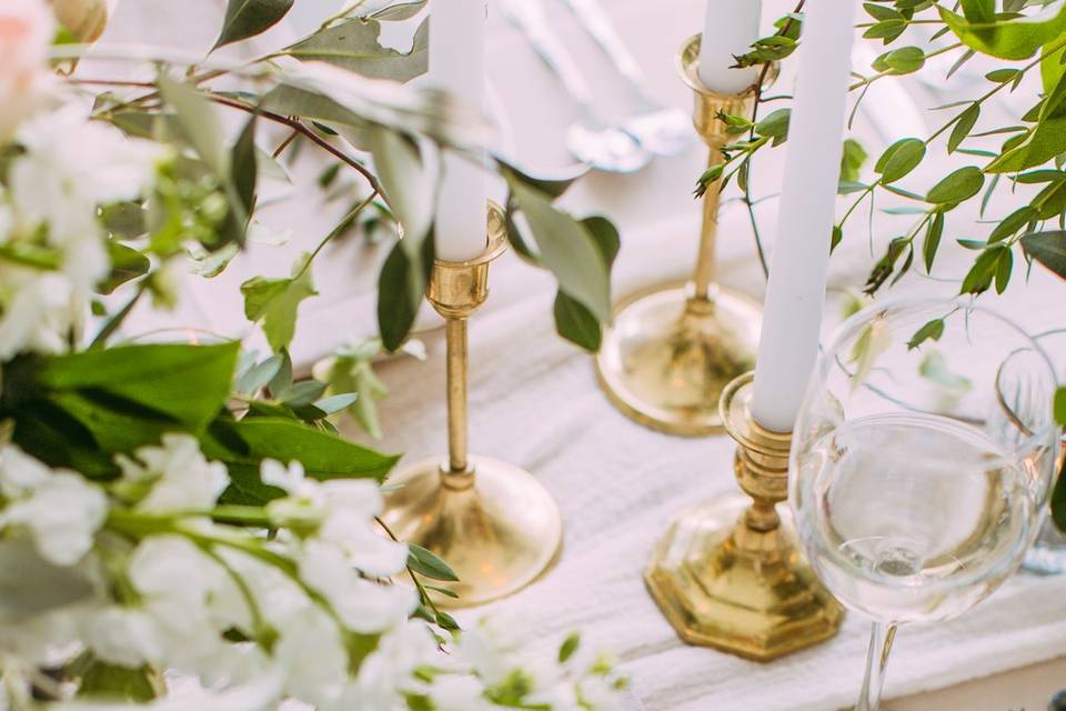 A tasteful place setting (Emma Farr Photography)