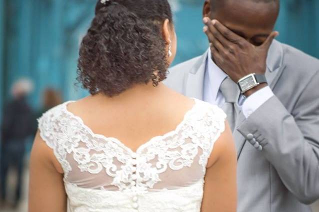 Sneaking up behind the groom for the reveal!