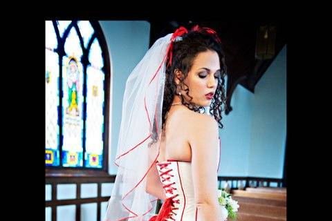 red taffeta bustled skirt with pearls
white silk corset with red piping and lacing
