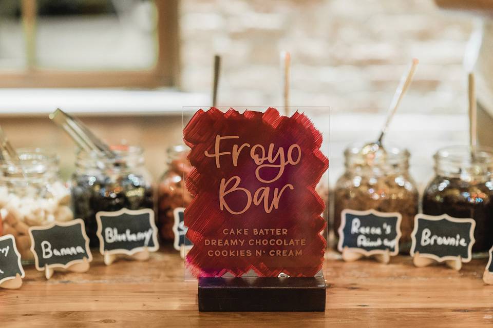 Froyo bar sign