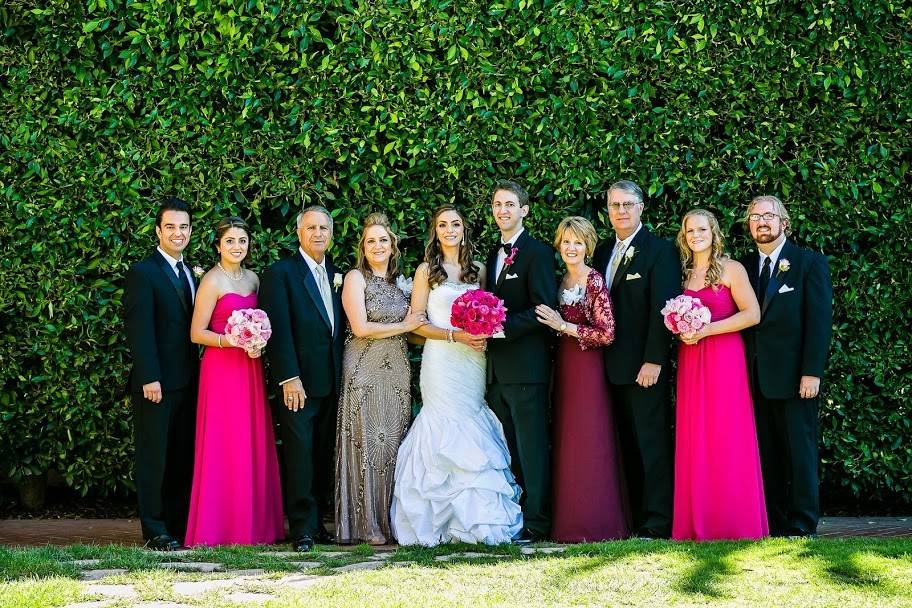 The couple with the bridesmaids and groomsmen