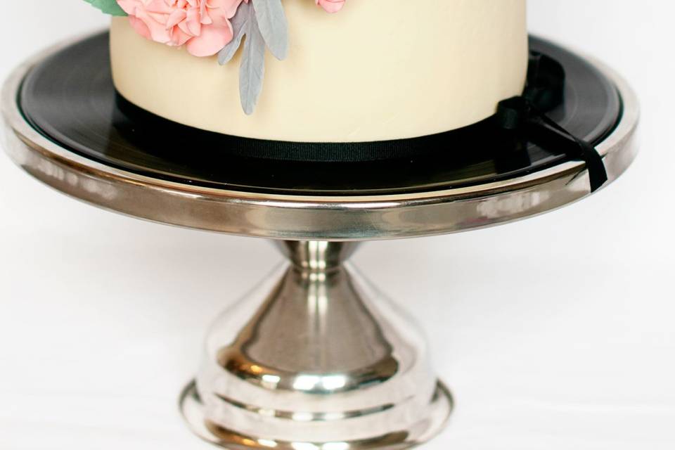 Two tier cake with white and pink flowers