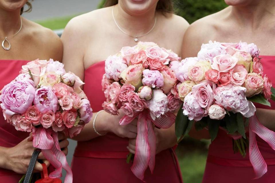 The bride with her bridesmaids