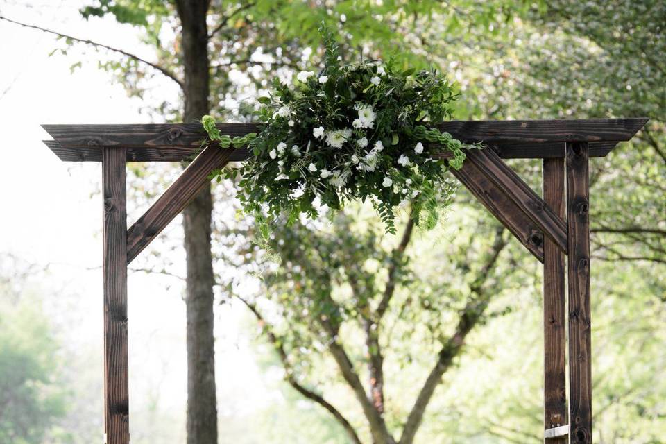 Photography by Willie Wilson Photography. Florals by Carol Lynn Originals. Rentals from Purdon Rentals. Polo Barn at Saxony, Lexington, KY.