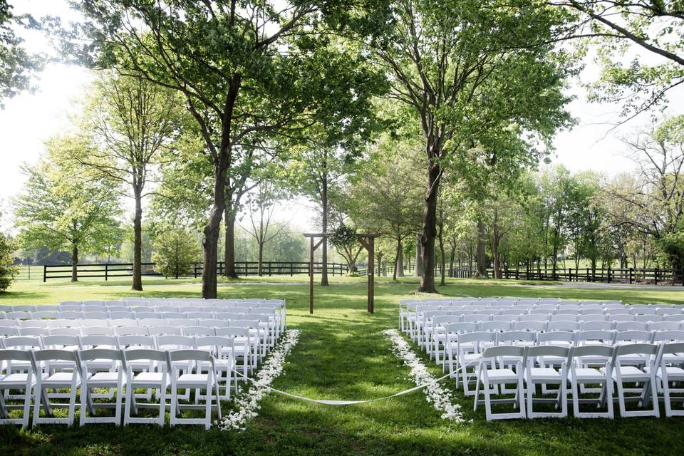 Photography by Willie Wilson Photography. Florals by Carol Lynn Originals. Rentals from Purdon Rentals. Polo Barn at Saxony, Lexington, KY.