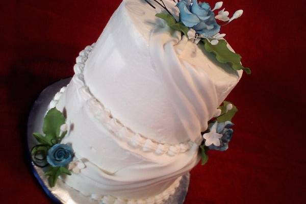2 Tiers white & blue wedding cake