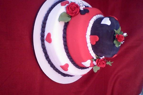 2 Tiers Red White Black Cake