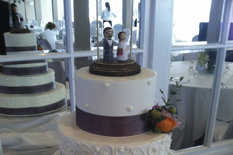 Plain white wedding cake