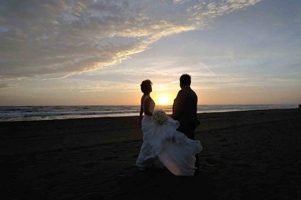 A wedding by the roman coast