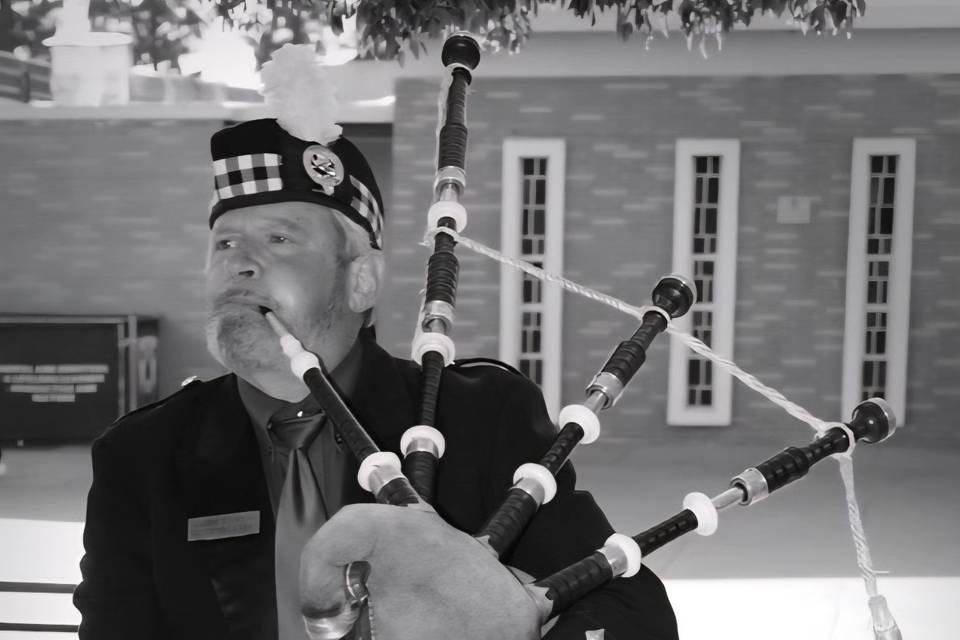 Bagpipes & Scottish Drums
