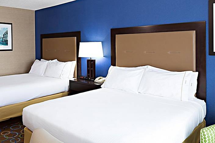 2 Queen Beds