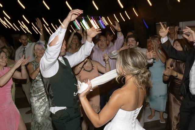Put yo handz in da air