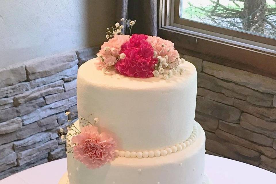 Simple wedding cake