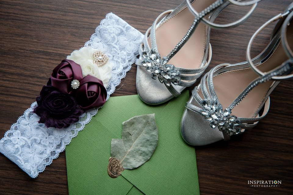 Bride's accessories and shoes