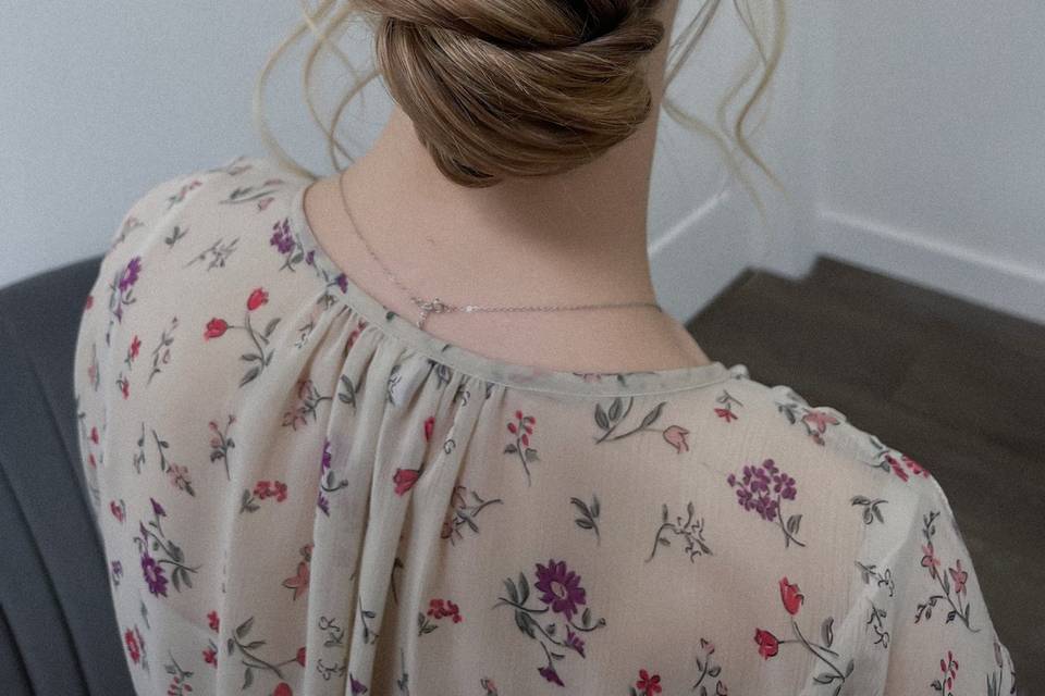 Low textyre updo