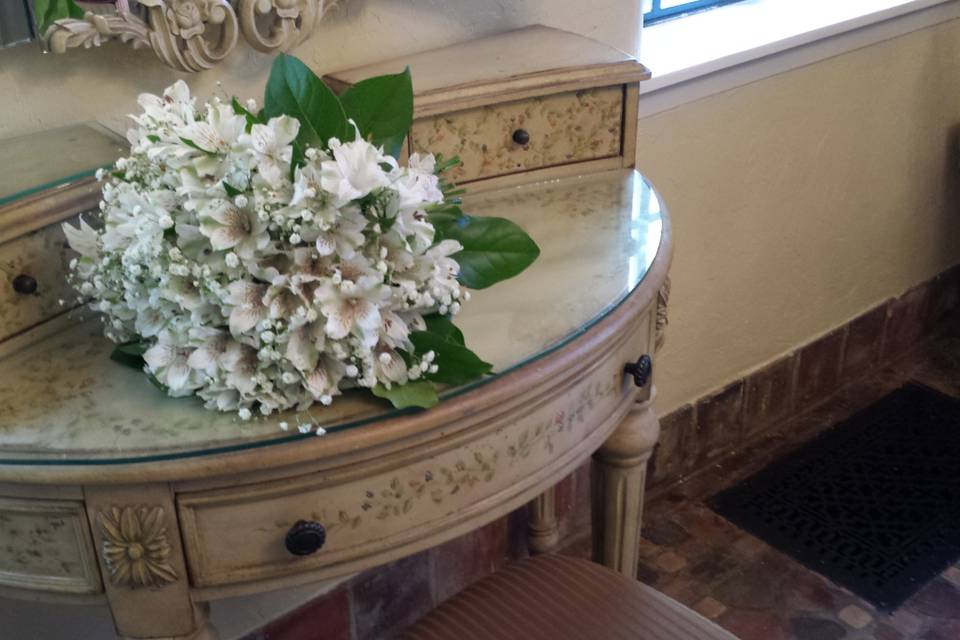 Elegant table and flowers