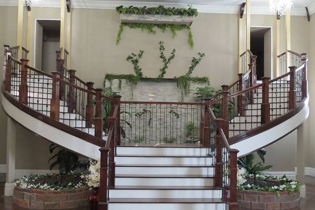 Sweeping staircase