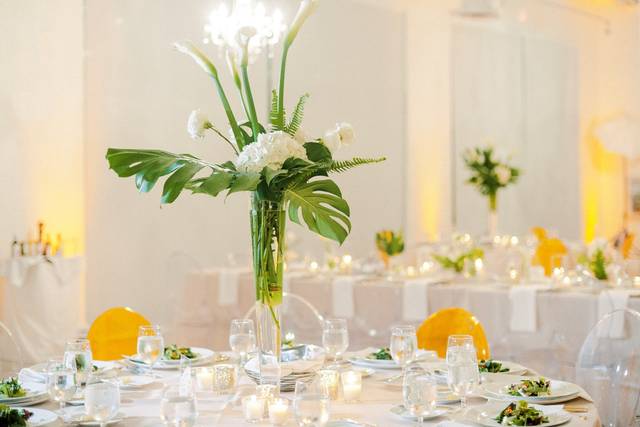 Graceful centerpiece