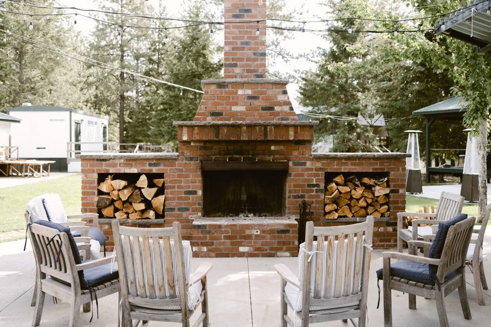 Outdoor fireplace