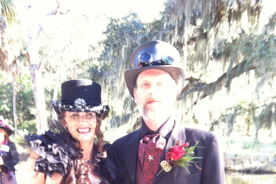 A Wedding With Rev Schulte.
https://www.facebook.com/AWeddingWithRevSchulte
Steampunk Themed Wedding