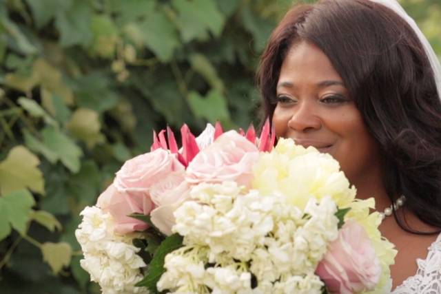 Bridal bouquet - Let Live Media