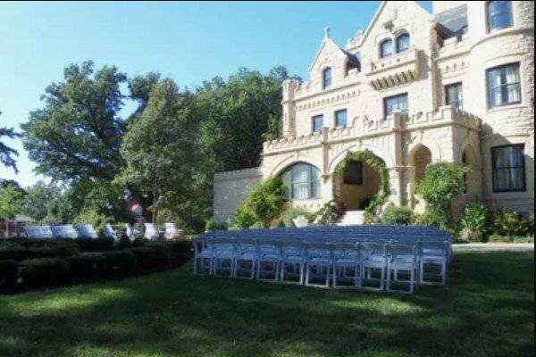 Joslyn Castle & Gardens Parking