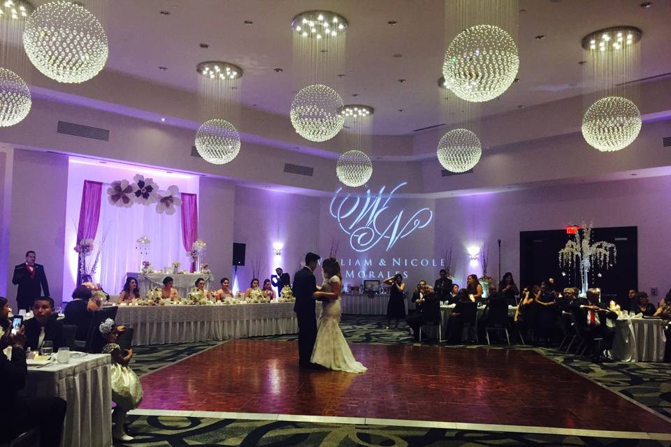 Have your first dance surrounded by romantic lighting