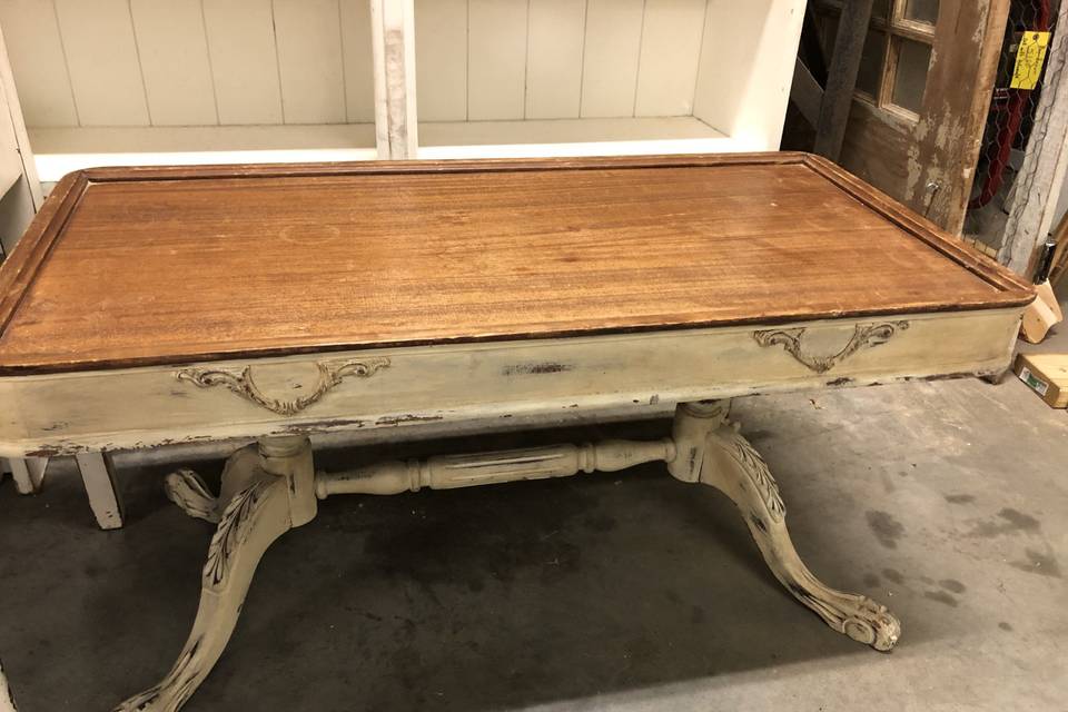 Coffee table for lounge areas
